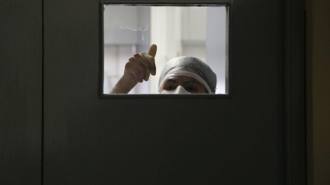 Doktor chirurg operácia ilu 1140px (SITA/AP)